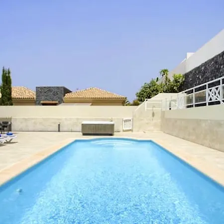 4 Bedrooms Villa With City View Private Pool And Jacuzzy At Costa Adeje 2 Km Away From The Beach ヴィラ アデヘ
