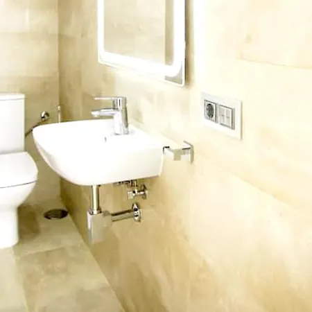 4 Bedrooms Villa With City View Private Pool And Jacuzzy At Costa Adeje 2 Km Away From The Beach فيلة *