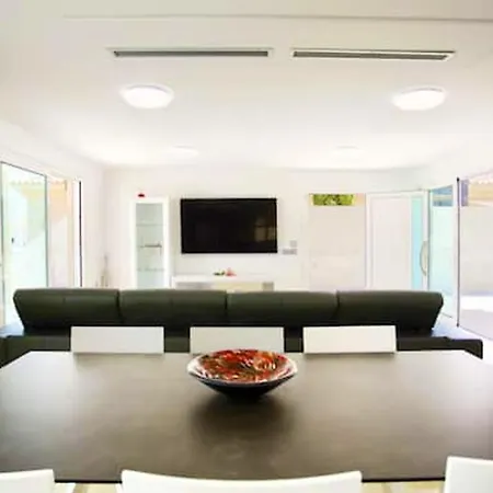 ヴィラ 4 Bedrooms Villa With City View Private Pool And Jacuzzy At Costa Adeje 2 Km Away From The Beach *