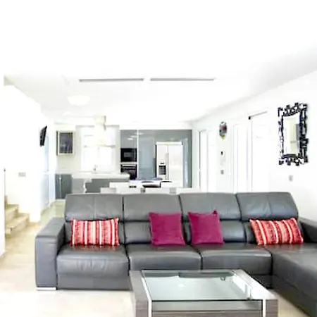 4 Bedrooms Villa With City View Private Pool And Jacuzzy At Costa Adeje 2 Km Away From The Beach ヴィラ アデヘ